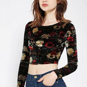 NWT Kimchi Blue Long Sleeved Floral Crop Top